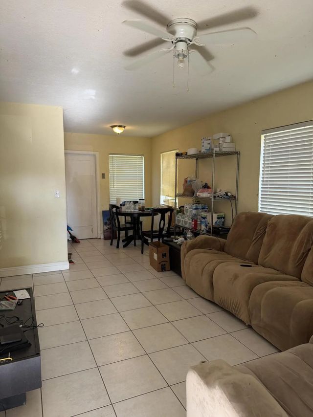 2 of 24 - 429 Sw 22nd Terrace, Fort Lauderdale, FL