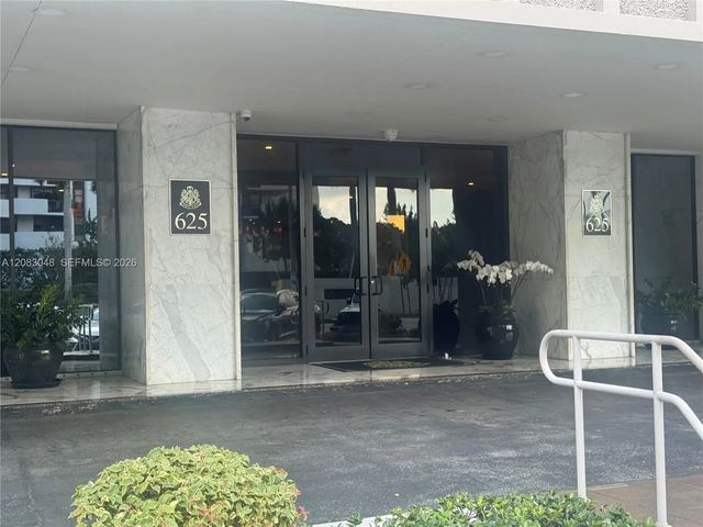 3 of 19 - 625 Biltmore Way #1103, Coral Gables, FL