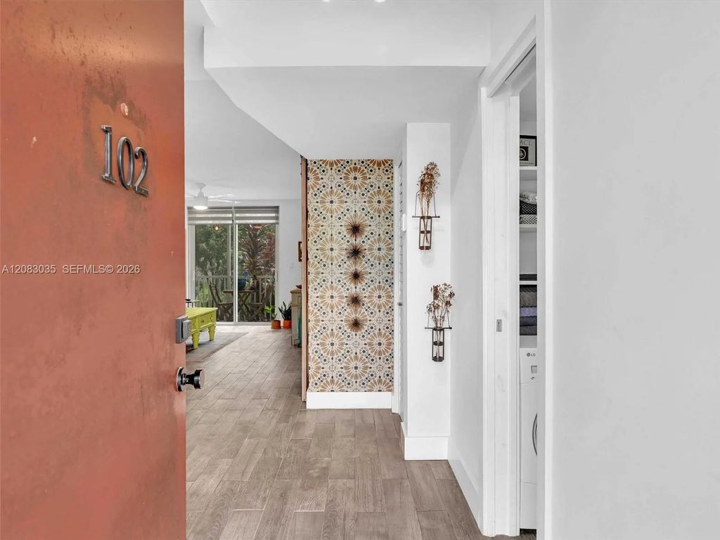 1700 Ne 191st Street #102, Miami
