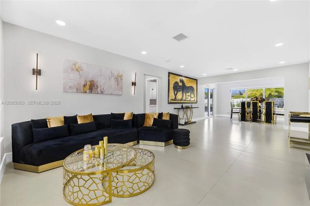 3 of 49 - 1104 N 13th Terrace, Hollywood, FL