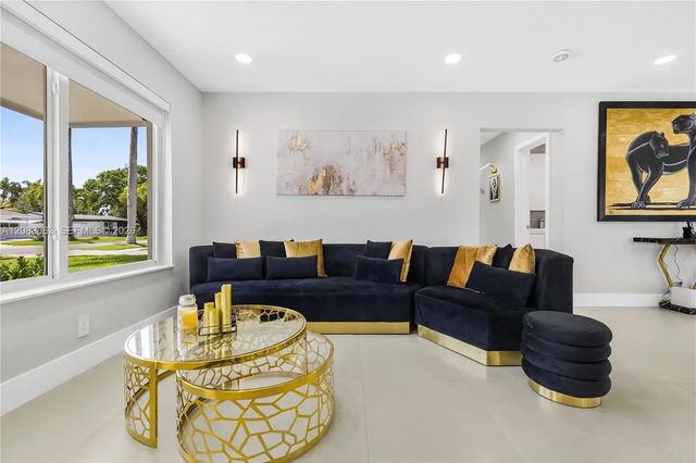 4 of 49 - 1104 N 13th Terrace, Hollywood, FL