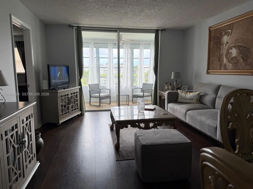 8220 Sunrise Lakes Boulevard #211, Sunrise