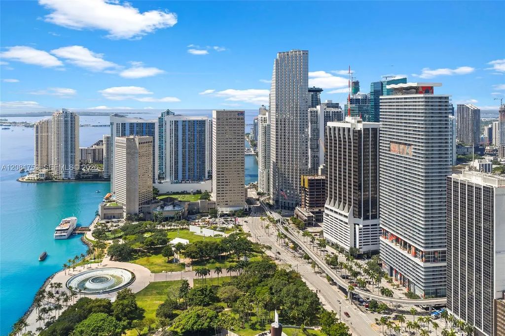 50 Biscayne Boulevard #3211, Miami