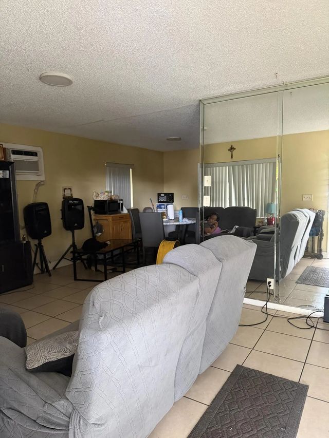 2 of 16 - 2605 Nw 14th Street, Fort Lauderdale, FL