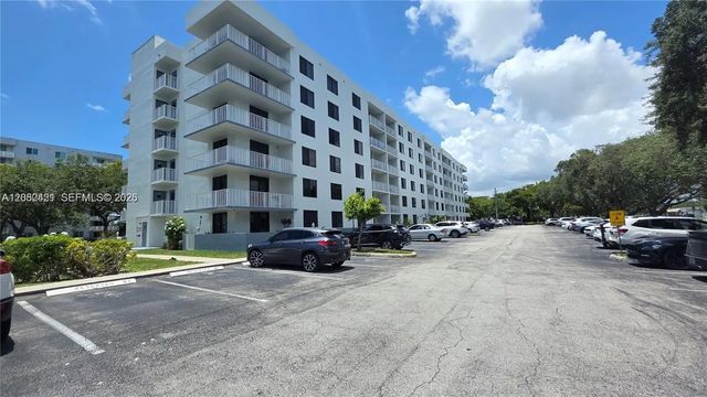 901 Hillcrest Drive #215, Hollywood