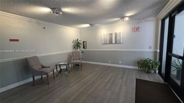 4 of 34 - 901 Hillcrest Drive #215, Hollywood, FL