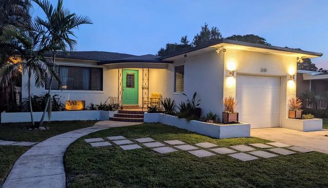 2 of 18 - 2610 Taylor Street, Hollywood, FL