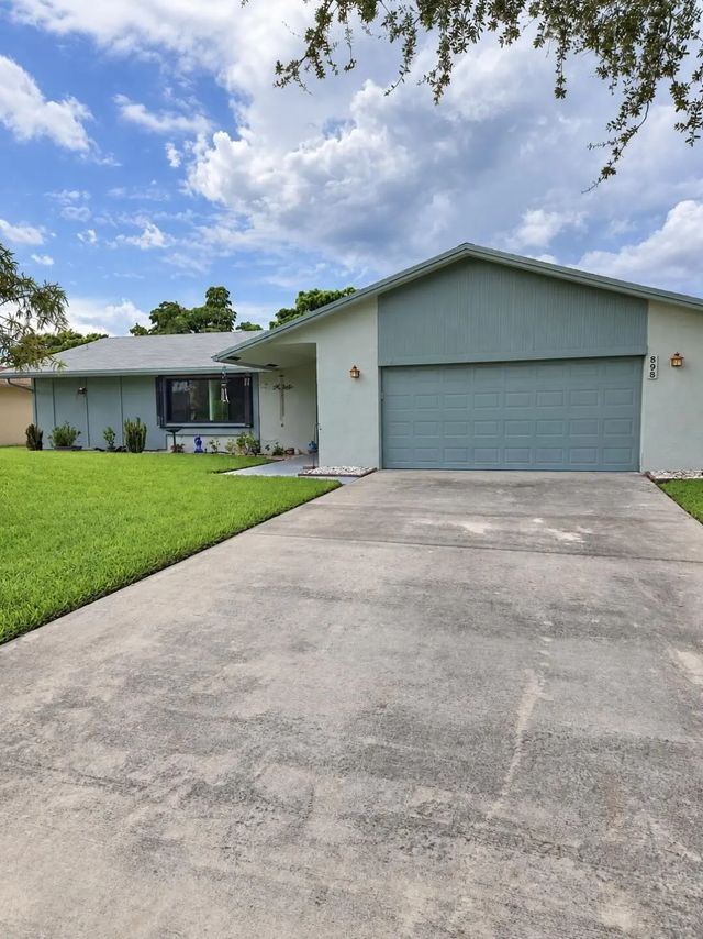 898 Nw 23rd Lane, Delray Beach