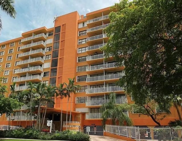 2450 Ne 135th Street #102, North Miami