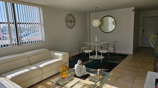 3 of 21 - 2450 Ne 135th Street #102, North Miami, FL