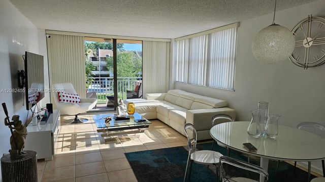 4 of 21 - 2450 Ne 135th Street #102, North Miami, FL