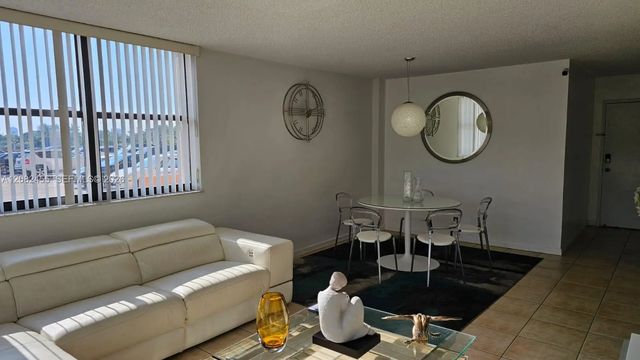 5 of 21 - 2450 Ne 135th Street #102, North Miami, FL