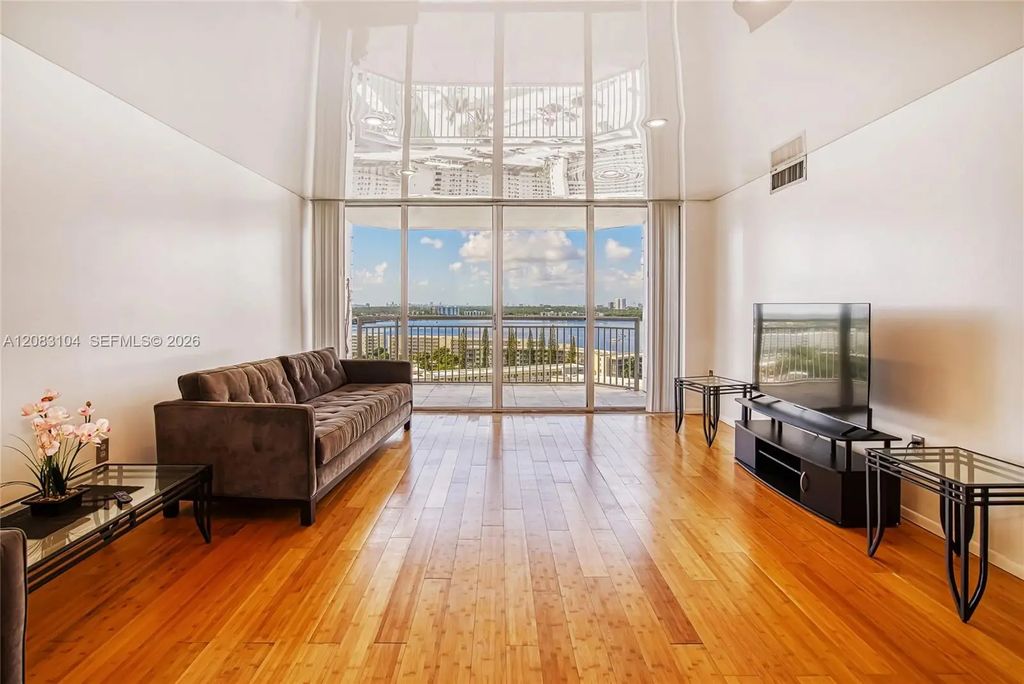 18021 Biscayne Boulevard #1604, Aventura