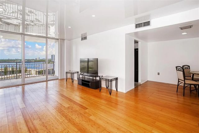 4 of 59 - 18021 Biscayne Boulevard #1604, Aventura, FL