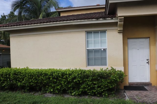 3 of 18 - 613 Nw 21st Avenue, Pompano Beach, FL