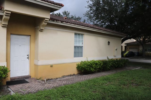 4 of 18 - 613 Nw 21st Avenue, Pompano Beach, FL