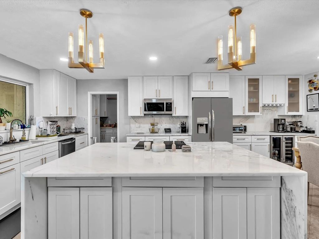 905 Se 13th Court, Deerfield Beach
