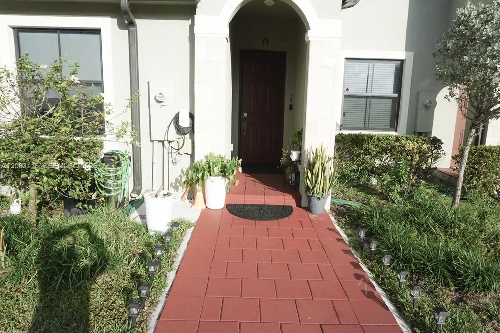 10589 W 32nd Lane, Hialeah Gardens
