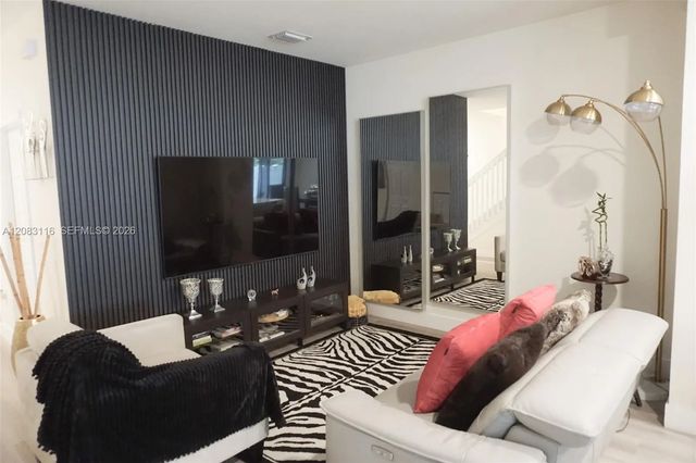 5 of 39 - 10589 W 32nd Lane, Hialeah Gardens, FL