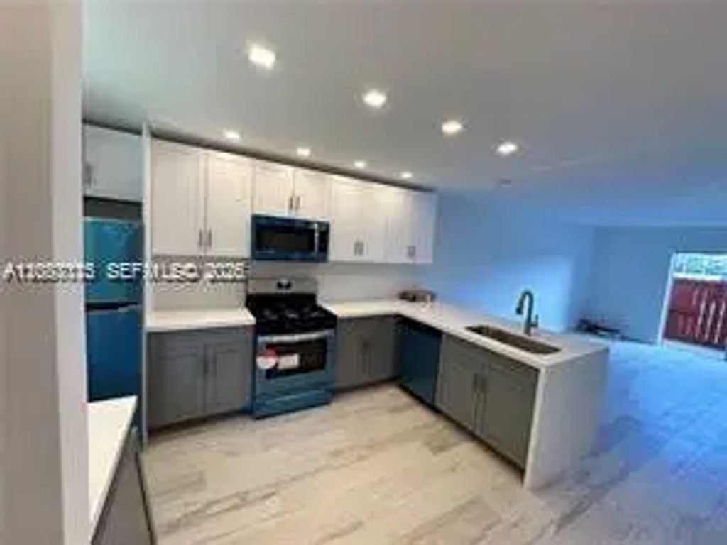 8600 Sw 67th Avenue #906, Pinecrest