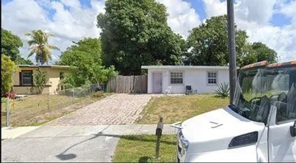 2449 Nw 7th Street, Pompano Beach