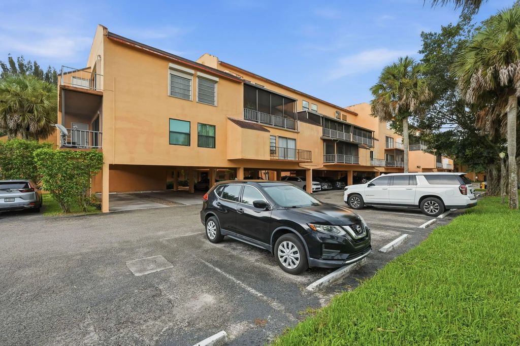 430 Commodore Drive #314, Plantation