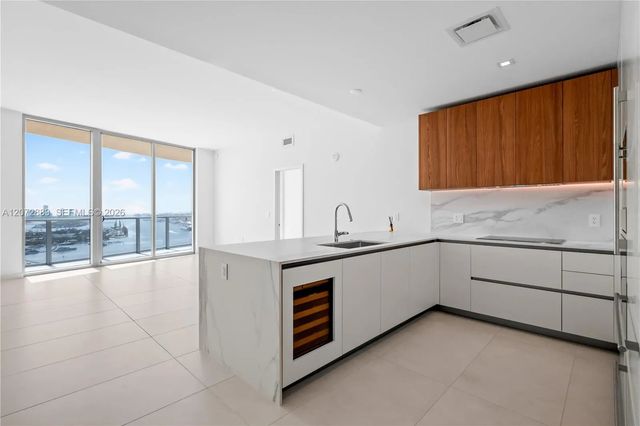 5 of 42 - 1400 Biscayne Boulevard #3003, Miami, FL