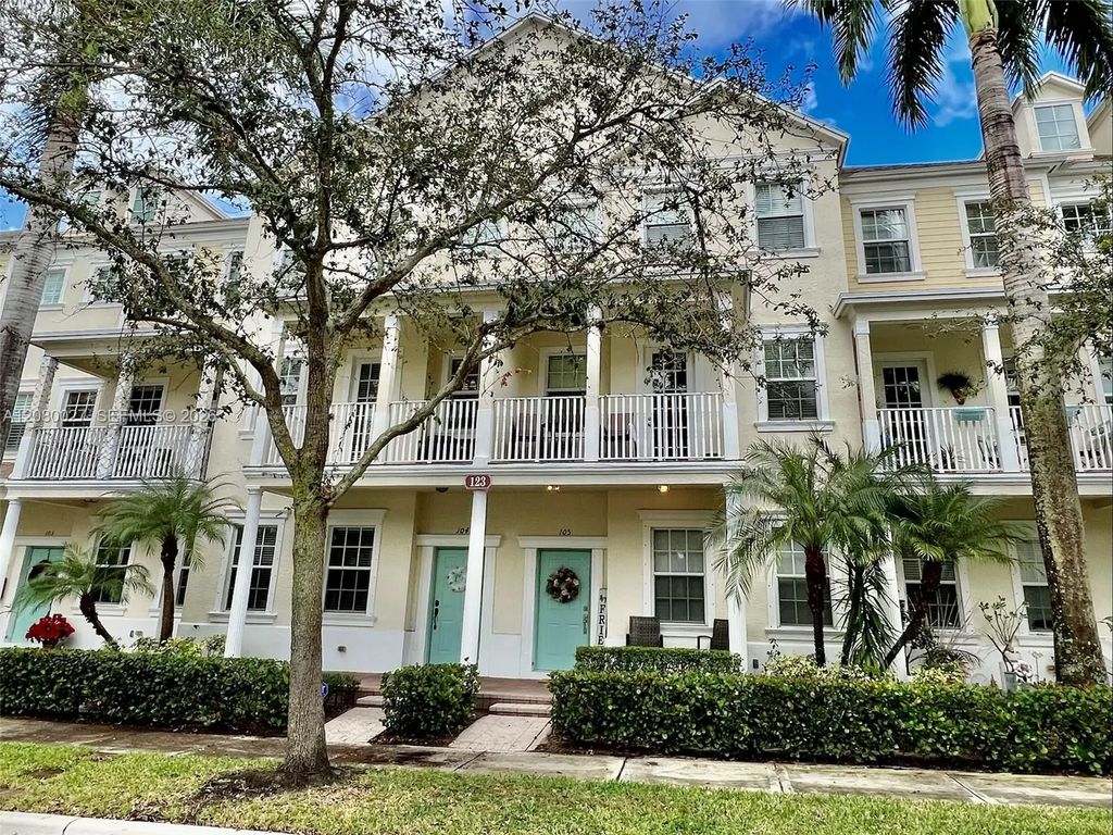 123 E Royal Palm Circle #105, Jupiter