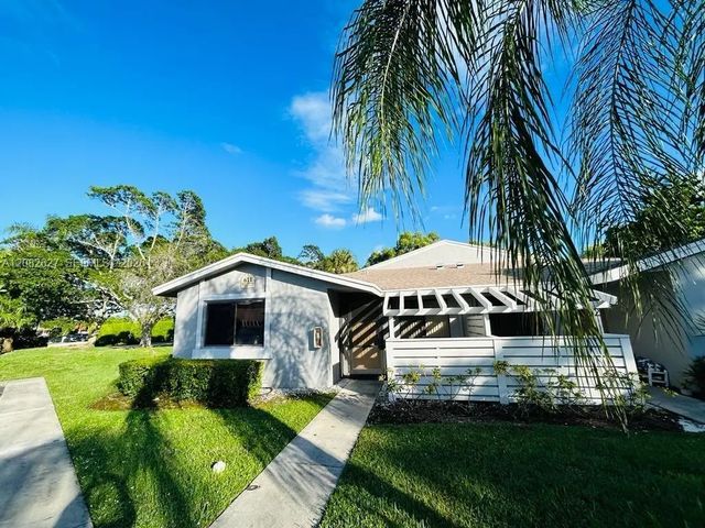 2 of 19 - 611 Racquet Club Road #1, Weston, FL