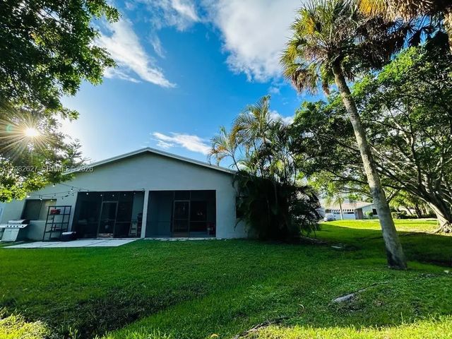 4 of 19 - 611 Racquet Club Road #1, Weston, FL