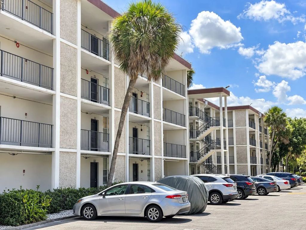 2650 Nw 49th Avenue #118, Lauderdale Lakes