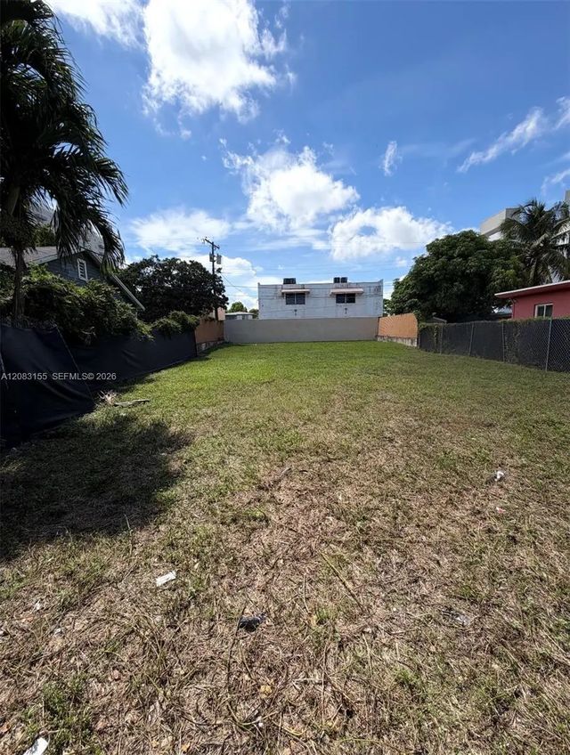 3 of 7 - 816 Nw 21st Court, Miami, FL