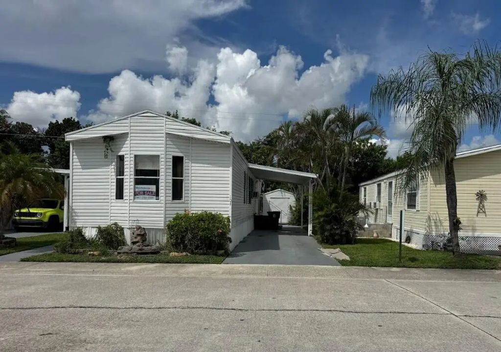 104 Plantation Boulevard #104, Greenacres