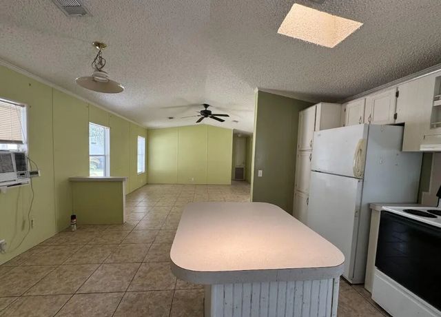 3 of 9 - 104 Plantation Boulevard #104, Greenacres, FL