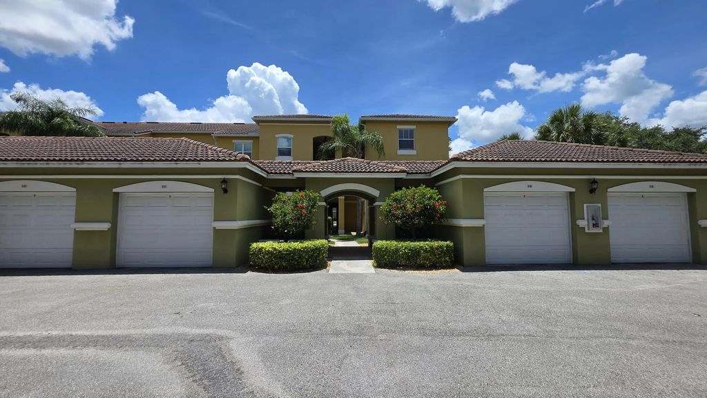 5090 Fairways Circle #h105, Vero Beach