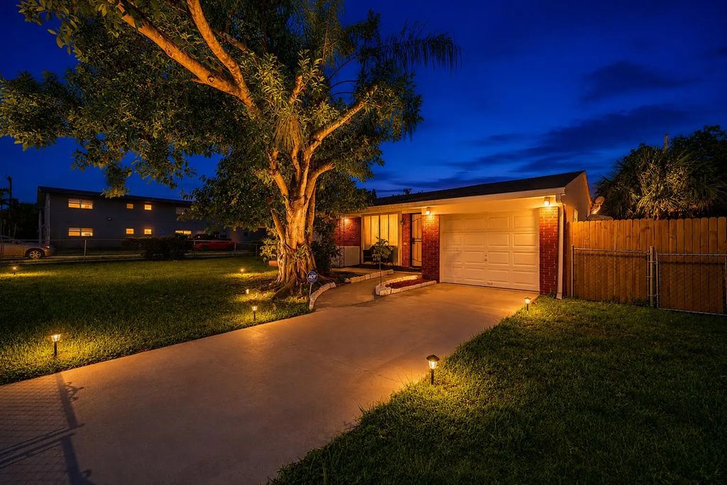 1716 N 25th Avenue, Hollywood
