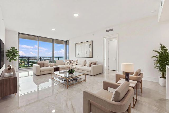 220 Lake Shore Drive #1517, Lake Park