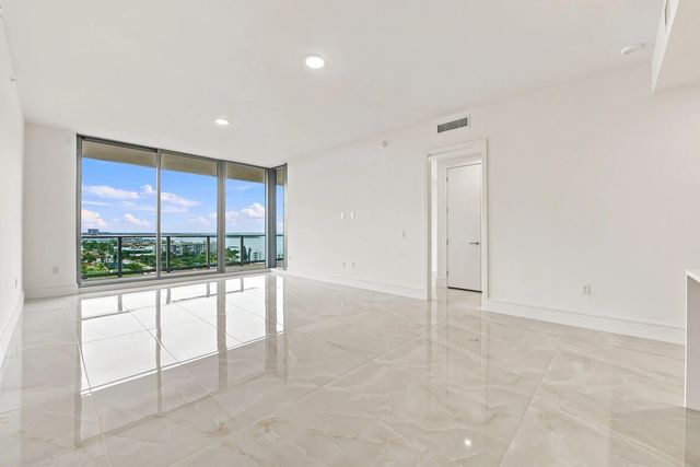 5 of 14 - 220 Lake Shore Drive #1517, Lake Park, FL