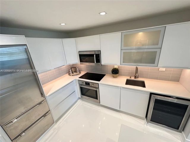 3 of 38 - 2301 Collins Avenue #611, Miami Beach, FL