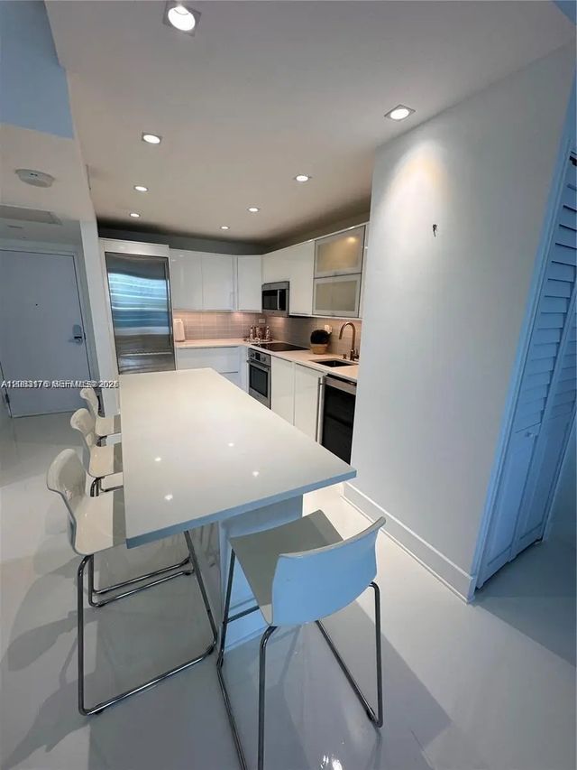 4 of 38 - 2301 Collins Avenue #611, Miami Beach, FL