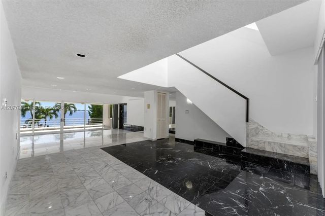 3 of 18 - 3499 N Prospect Drive, Miami, FL
