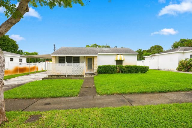 5 of 17 - 933 Upland Road, West Palm Beach, FL