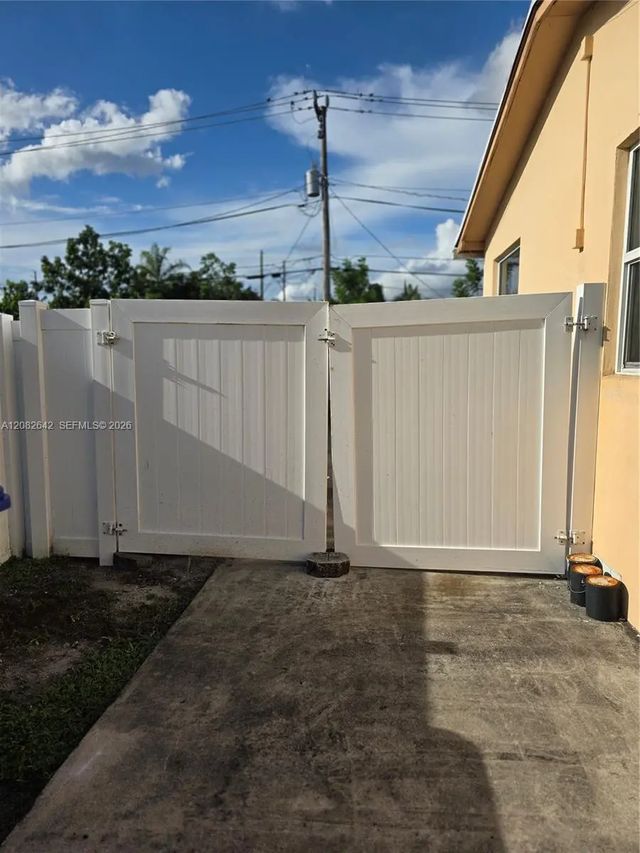 3 of 32 - 6409 Franklin Street, Hollywood, FL