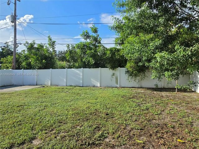 4 of 32 - 6409 Franklin Street, Hollywood, FL