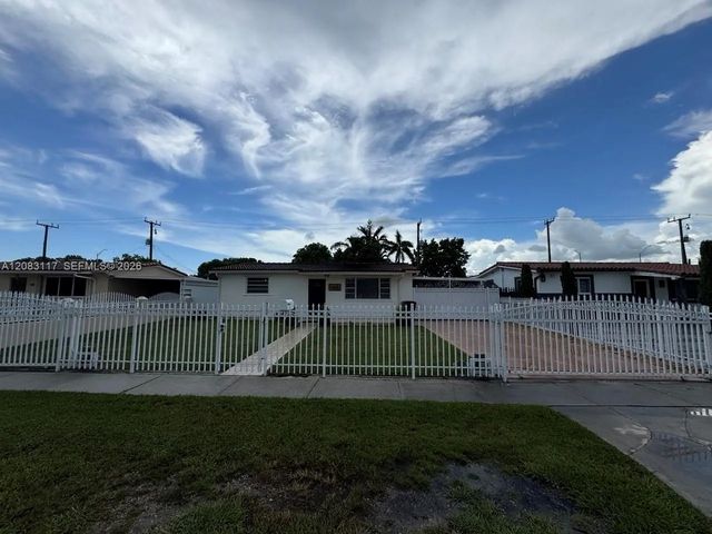 1160 W 33rd Place, Hialeah