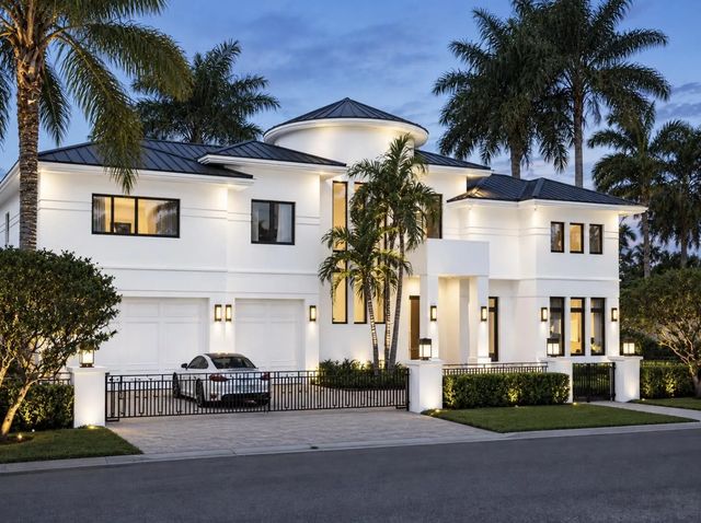 2 of 24 - 2415 Castilla Isle, Fort Lauderdale, FL
