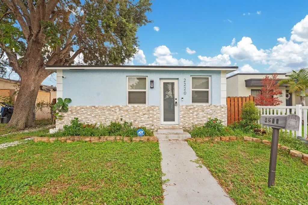 2220 Hope Street, Hollywood