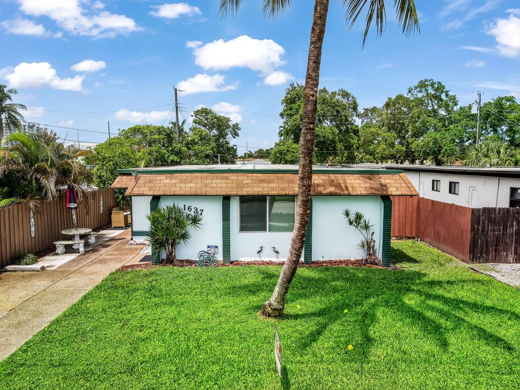 1637 Taft Street, Hollywood