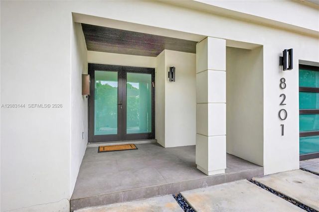 4 of 38 - 8201 Sw 62nd Avenue, South Miami, FL