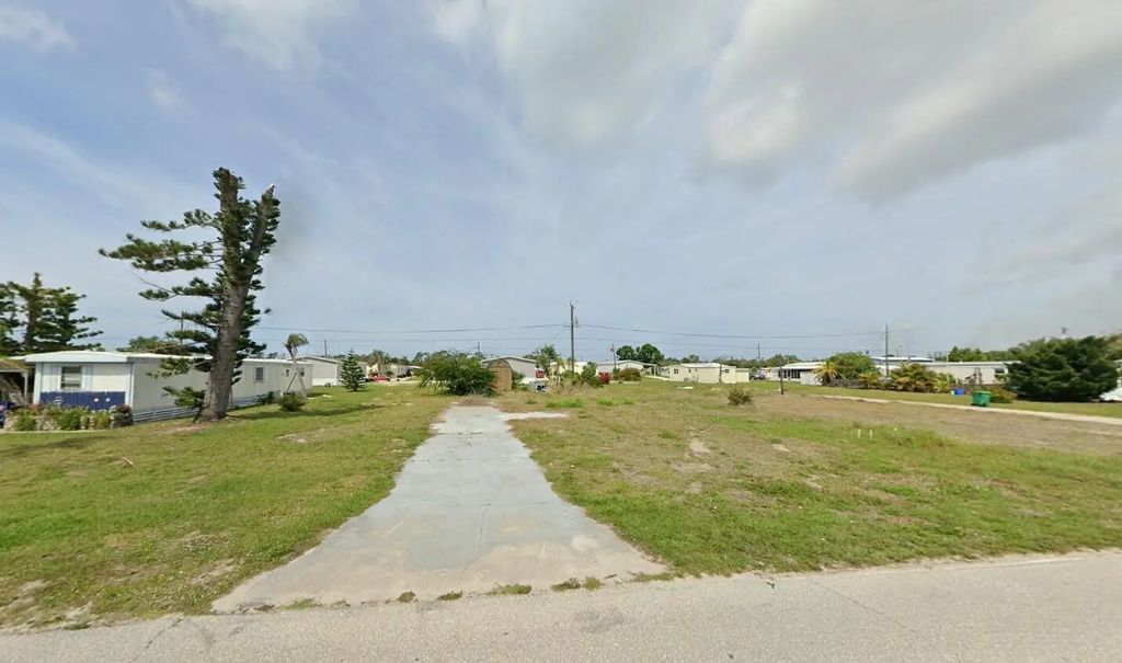 1262 Flamingo Drive, Englewood